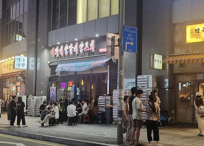 Appartement Premium Spacious House,hongik 1 Stop,hapjeong Station 3 Minutes On Foot,free Laundry And Drying,good For Family And Friends Gathering,3r4b,9 People *