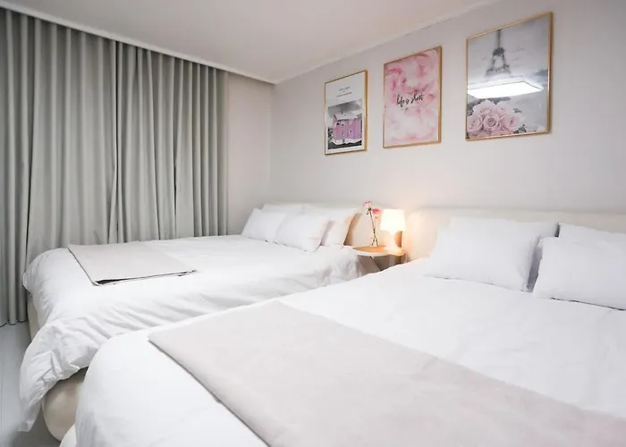 Appartement Premium Spacious House,hongik 1 Stop,hapjeong Station 3 Minutes On Foot,free Laundry And Drying,good For Family And Friends Gathering,3r4b,9 People