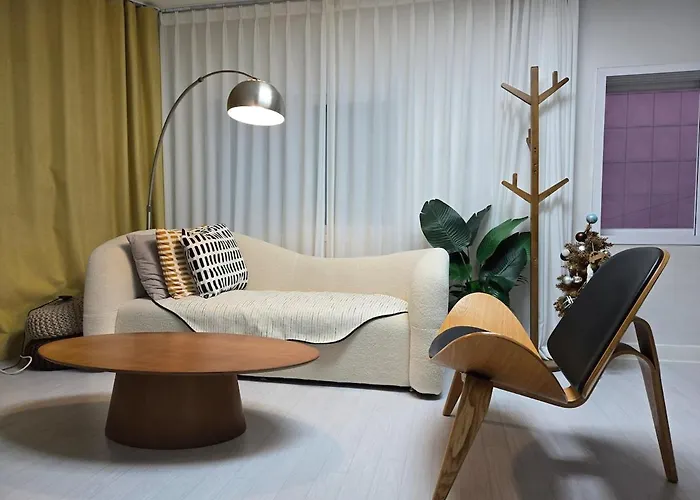 Premium Spacious House,hongik 1 Stop,hapjeong Station 3 Minutes On Foot,free Laundry And Drying,good For Family And Friends Gathering,3r4b,9 People *