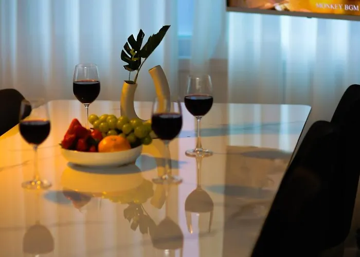 Premium Spacious House,hongik 1 Stop,hapjeong Station 3 Minutes On Foot,free Laundry And Drying,good For Family And Friends Gathering,3r4b,9 People *