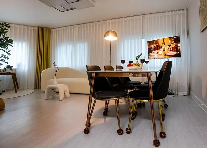 Premium Spacious House,hongik 1 Stop,hapjeong Station 3 Minutes On Foot,free Laundry And Drying,good For Family And Friends Gathering,3r4b,9 People Appartement Séoul