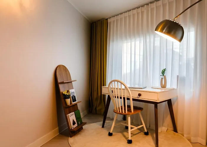 Appartement Premium Spacious House,hongik 1 Stop,hapjeong Station 3 Minutes On Foot,free Laundry And Drying,good For Family And Friends Gathering,3r4b,9 People *