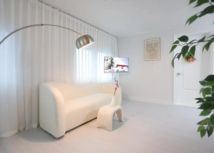 Premium Spacious House,hongik 1 Stop,hapjeong Station 3 Minutes On Foot,free Laundry And Drying,good For Family And Friends Gathering,3r4b,9 People Appartement