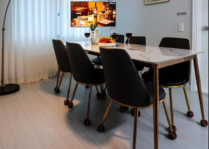 Premium Spacious House,hongik 1 Stop,hapjeong Station 3 Minutes On Foot,free Laundry And Drying,good For Family And Friends Gathering,3r4b,9 People * Séoul