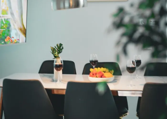 Premium Spacious House,hongik 1 Stop,hapjeong Station 3 Minutes On Foot,free Laundry And Drying,good For Family And Friends Gathering,3r4b,9 People