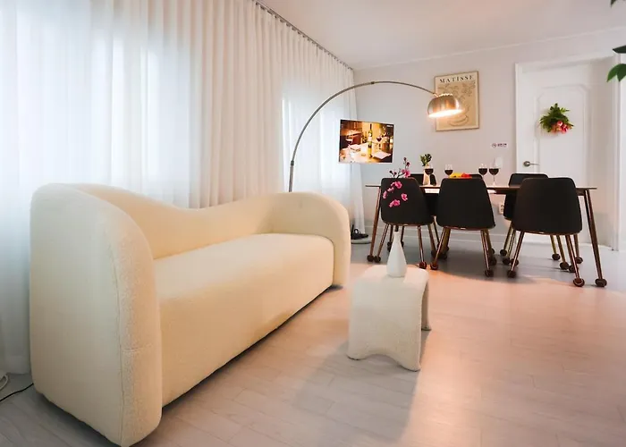 Premium Spacious House,hongik 1 Stop,hapjeong Station 3 Minutes On Foot,free Laundry And Drying,good For Family And Friends Gathering,3r4b,9 People * Séoul