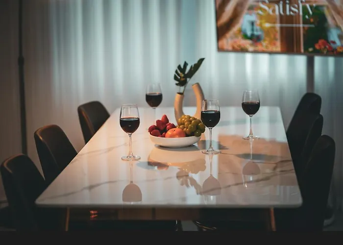 Premium Spacious House,hongik 1 Stop,hapjeong Station 3 Minutes On Foot,free Laundry And Drying,good For Family And Friends Gathering,3r4b,9 People Appartement *