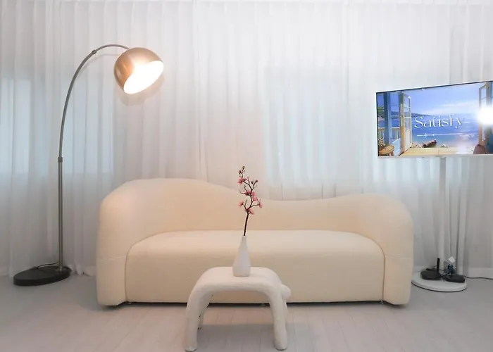 Premium Spacious House,hongik 1 Stop,hapjeong Station 3 Minutes On Foot,free Laundry And Drying,good For Family And Friends Gathering,3r4b,9 People Appartement *