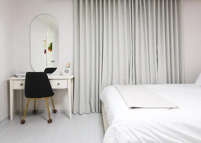 Appartement Premium Spacious House,hongik 1 Stop,hapjeong Station 3 Minutes On Foot,free Laundry And Drying,good For Family And Friends Gathering,3r4b,9 People Séoul