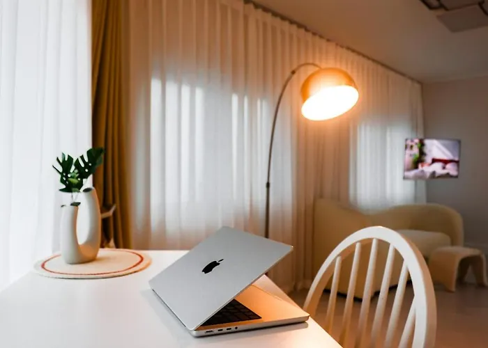 Premium Spacious House,hongik 1 Stop,hapjeong Station 3 Minutes On Foot,free Laundry And Drying,good For Family And Friends Gathering,3r4b,9 People Appartement *