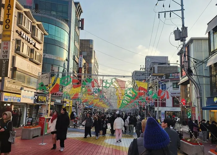 Appartement Premium Spacious House,hongik 1 Stop,hapjeong Station 3 Minutes On Foot,free Laundry And Drying,good For Family And Friends Gathering,3r4b,9 People *