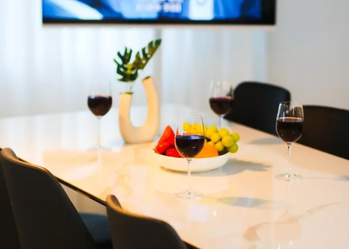 Appartement Premium Spacious House,hongik 1 Stop,hapjeong Station 3 Minutes On Foot,free Laundry And Drying,good For Family And Friends Gathering,3r4b,9 People