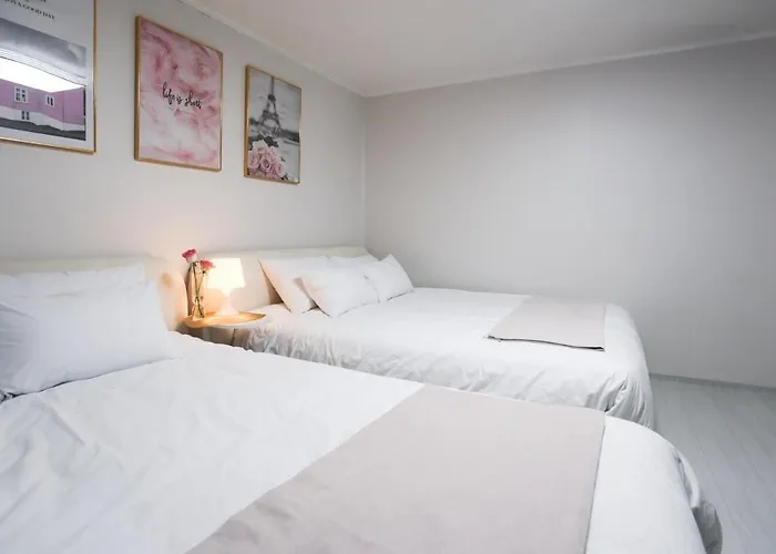 Premium Spacious House,hongik 1 Stop,hapjeong Station 3 Minutes On Foot,free Laundry And Drying,good For Family And Friends Gathering,3r4b,9 People * Séoul