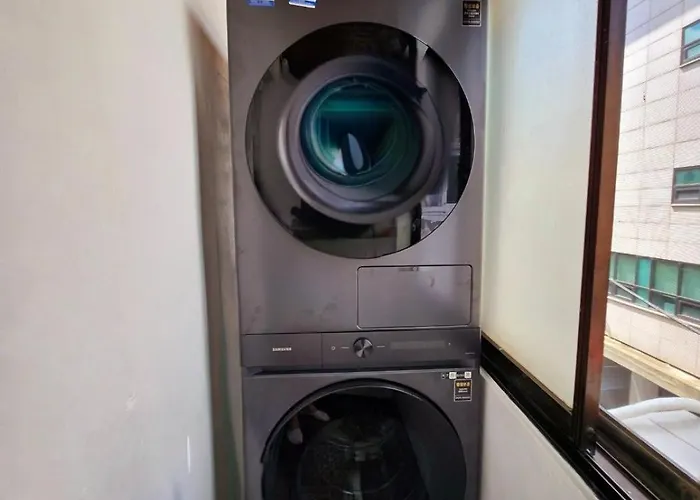 Appartement Premium Spacious House,hongik 1 Stop,hapjeong Station 3 Minutes On Foot,free Laundry And Drying,good For Family And Friends Gathering,3r4b,9 People