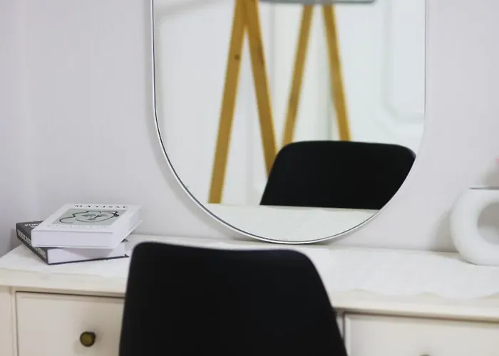 Premium Spacious House,hongik 1 Stop,hapjeong Station 3 Minutes On Foot,free Laundry And Drying,good For Family And Friends Gathering,3r4b,9 People *