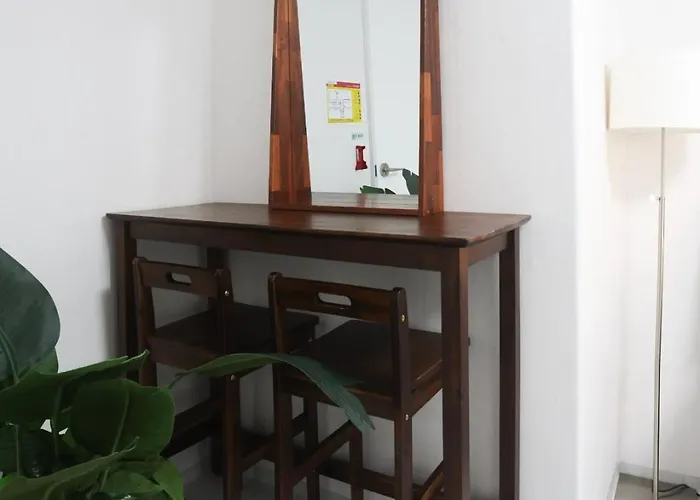 Premium Spacious House,hongik 1 Stop,hapjeong Station 3 Minutes On Foot,free Laundry And Drying,good For Family And Friends Gathering,3r4b,9 People *
